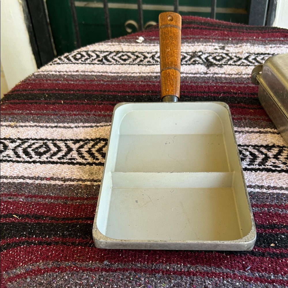 Vintage aluminum Mr.omelet